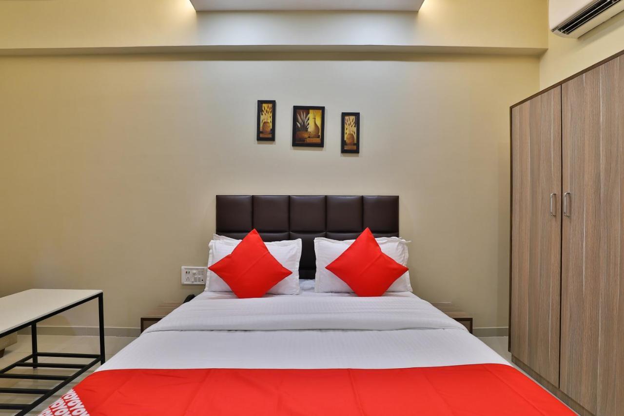 Oyo 28429 Hotel Citadel Surat Esterno foto